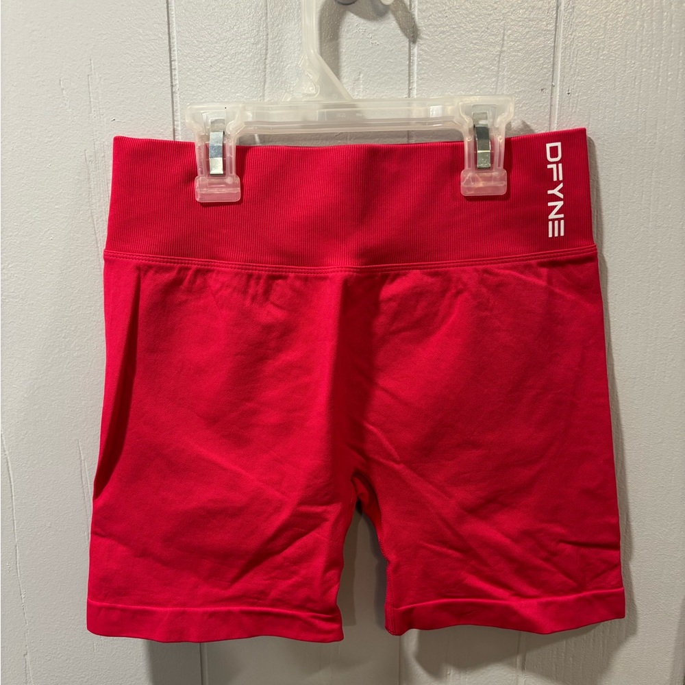 DFYNE Dynamic Athletic Shorts (Size M, Color Rosa Pink)